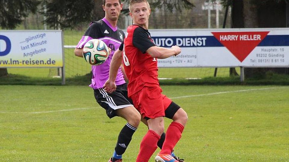 Der SV Günding (rot) gewann sein Heimspiel gegen d