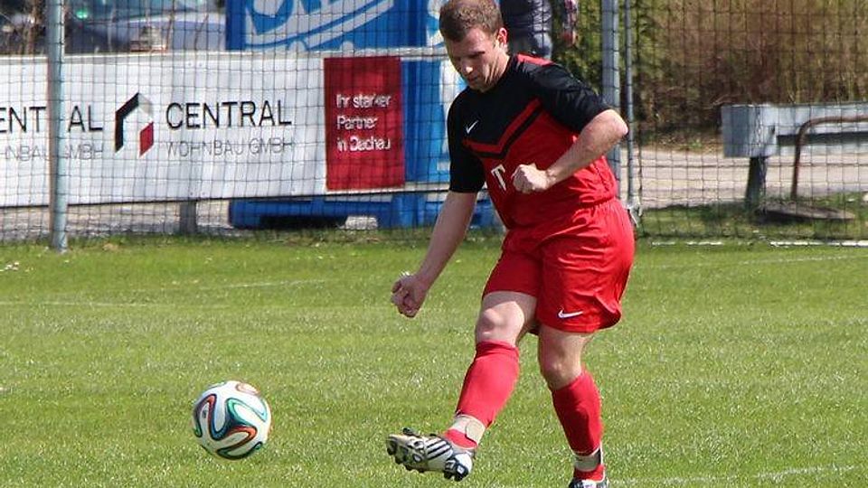 Der SV Günding (rot) gewann sein Heimspiel gegen d