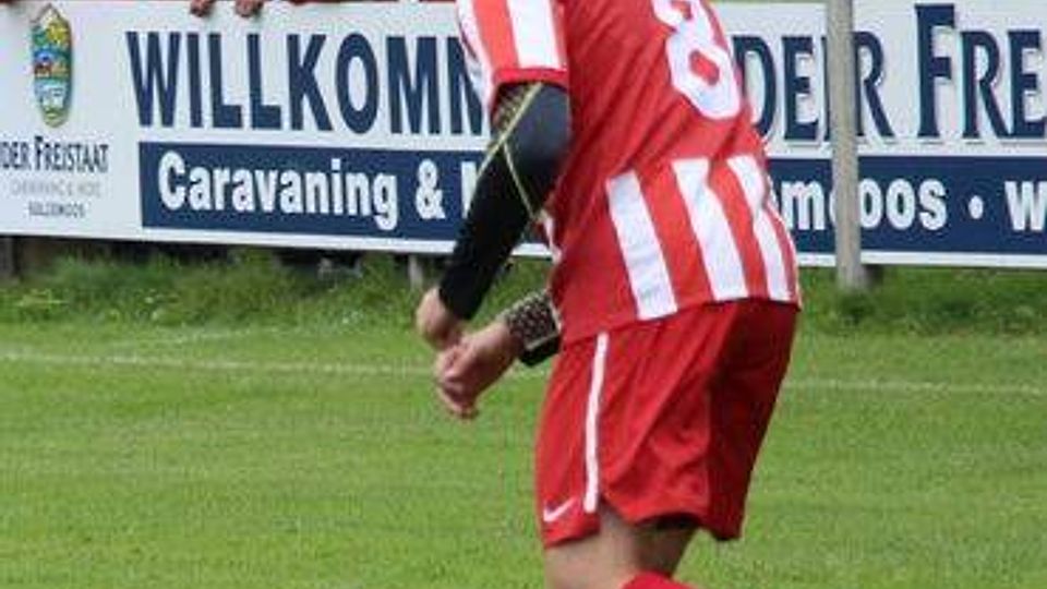 Der SV Sulzemoos (rot-weiß) kam im Heimspiel gegen