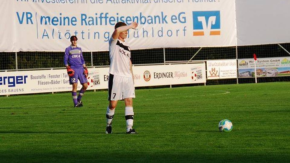 Erlbach (weiß) musste im Heimspiel gegen Türkgücü