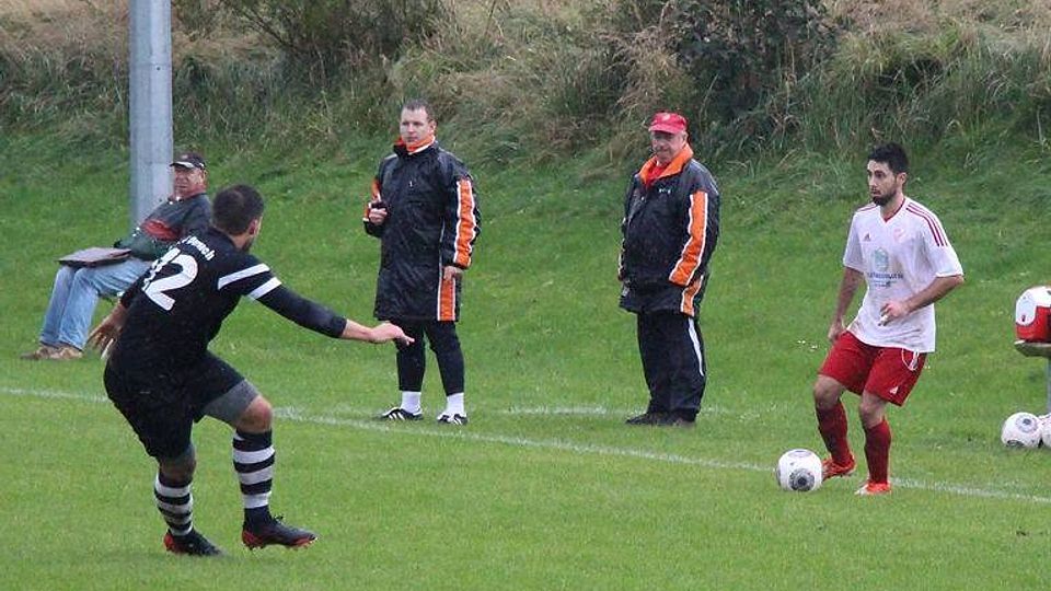 Der SV Sulzemoos (weiß) setzte sich im Heimspiel g