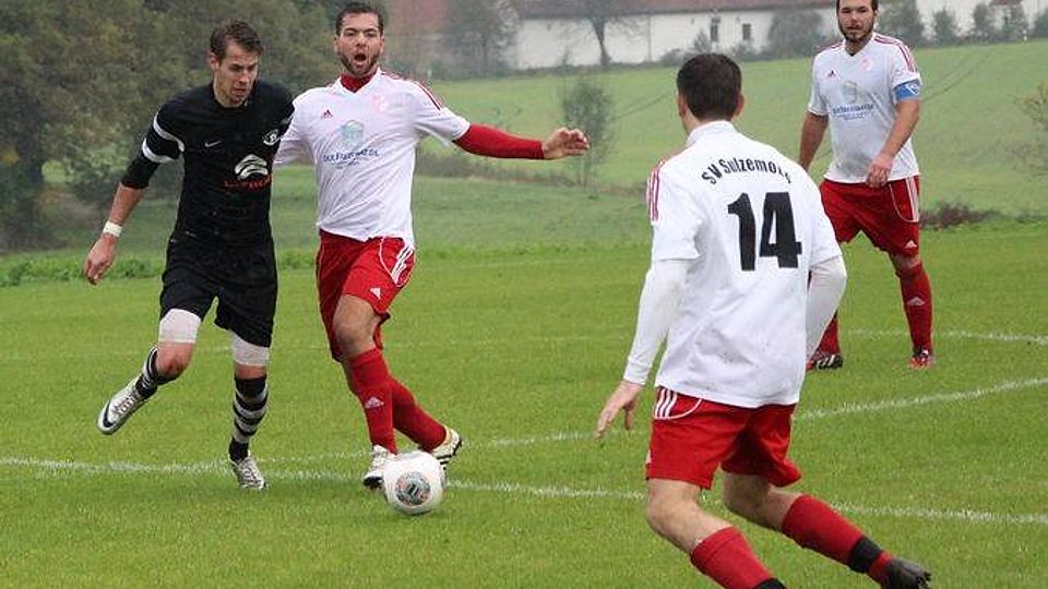 Der SV Sulzemoos (weiß) setzte sich im Heimspiel g