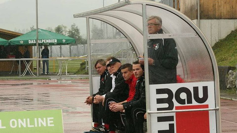 Der FC Sonthofen (schwarz) und der TSV Bogen trenn