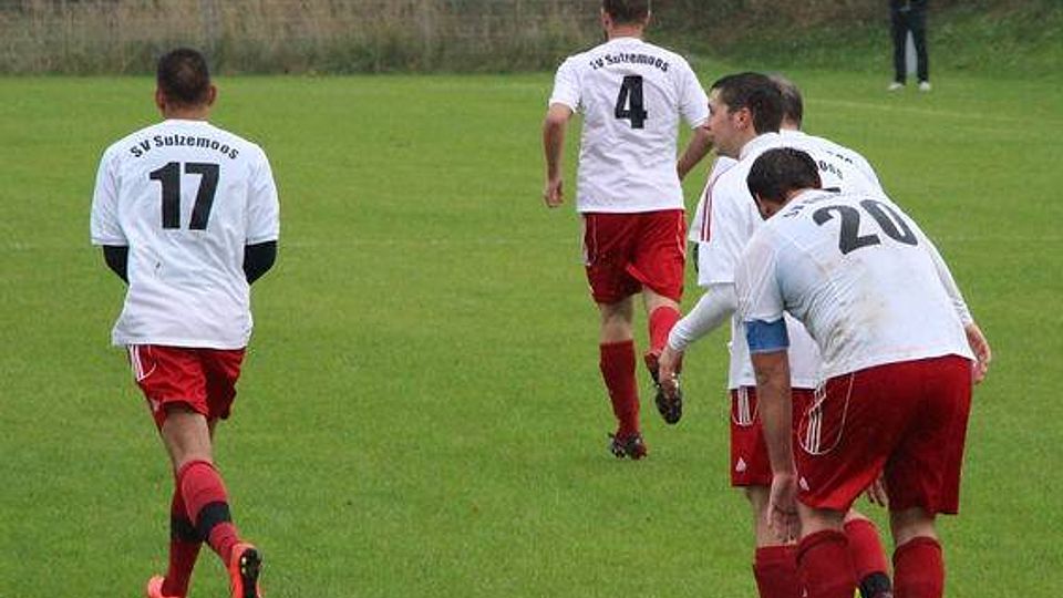 Der SV Sulzemoos (weiß) setzte sich im Heimspiel g