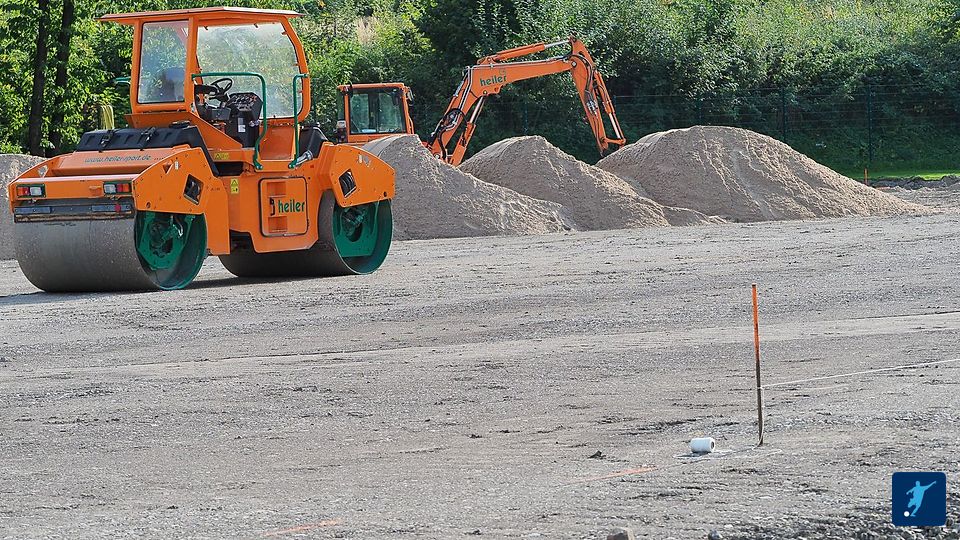 Kunstrasenplatz ist in Arbeit !!!