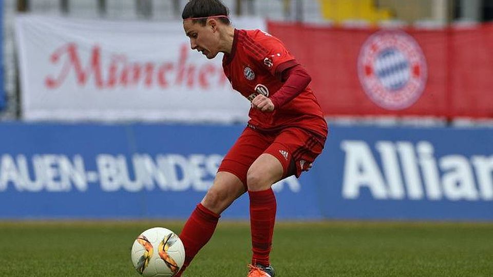 Einen langen Ball gegen die Damen des SV Werder Br