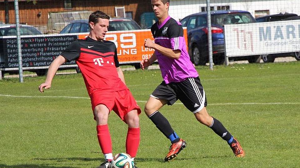 Der SV Günding (rot) gewann sein Heimspiel gegen d