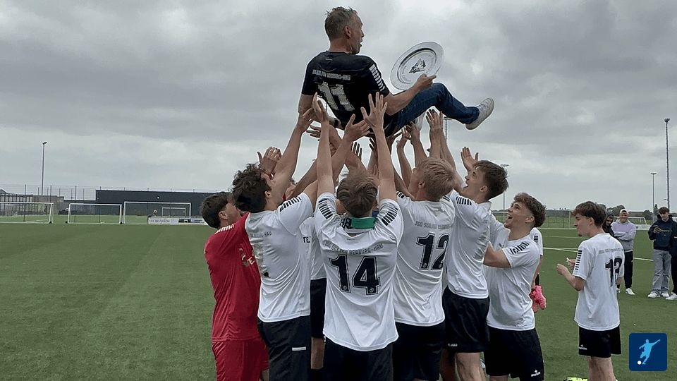 JSG SV/SGE Bedburg-Hau feiert Kreismeisterschaft der U19-Junioren. Fotos: privat