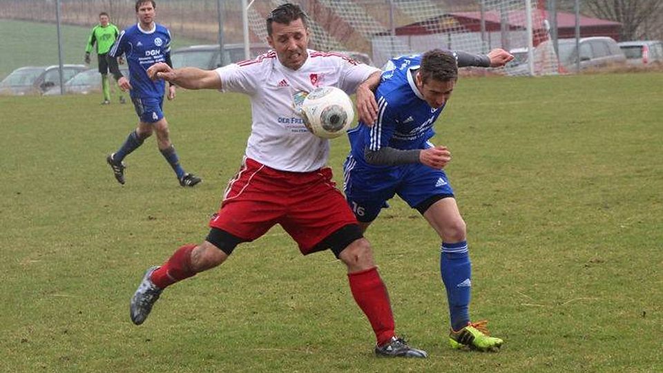 Die SpVgg Feldmoching (blau) gewann beim SV Sulzem