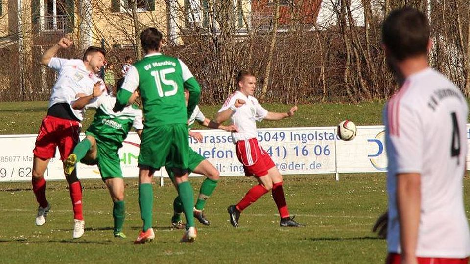 Der SV Sulzemoos (weiß) und der SV Manching trennt