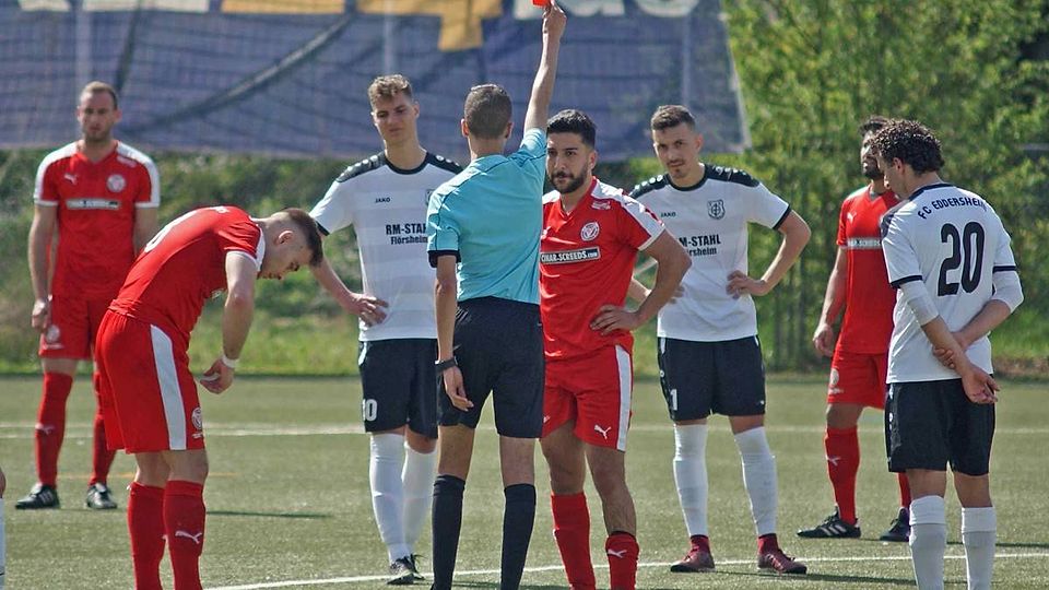 Ali-Reza Kazerooni (9 Würge) sieht nach einer verbalen Unbeherrschtheit gegenüber dem Schiedsrichter in der Schlussphase die rote Karte