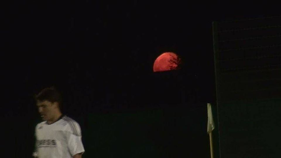 Ramzi Nammari und der rote Mond, welcher für die P