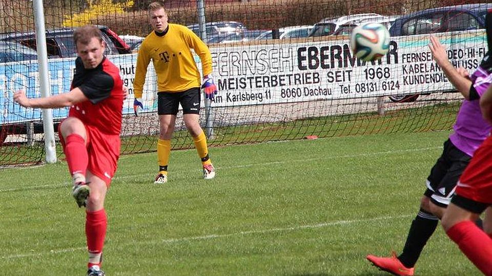 Der SV Günding (rot) gewann sein Heimspiel gegen d