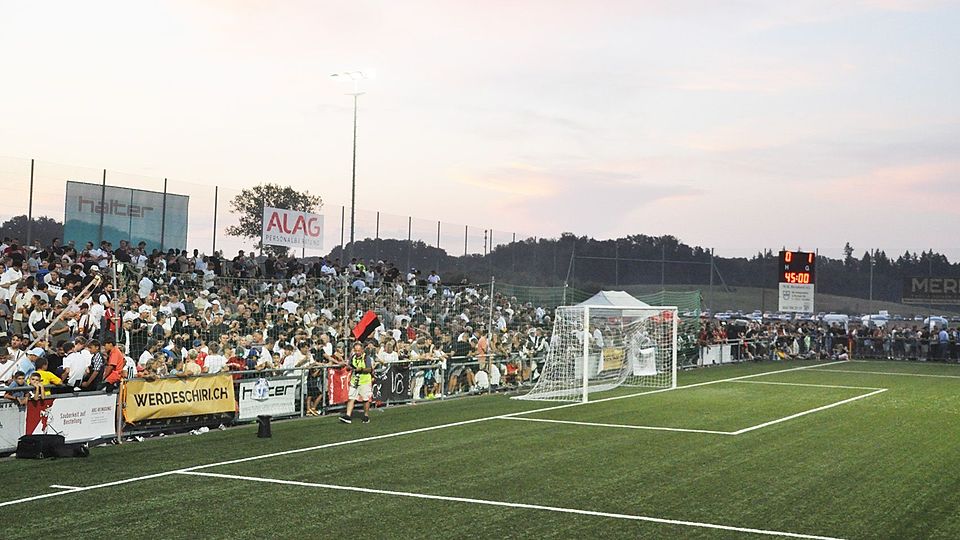 Zur Pause steht es 1:0 für die Gäste.