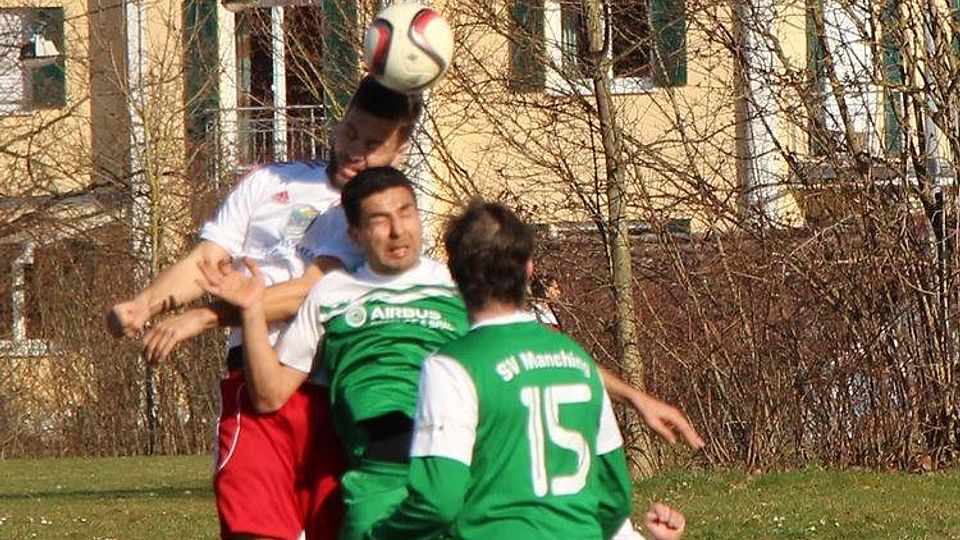 Der SV Sulzemoos (weiß) und der SV Manching trennt