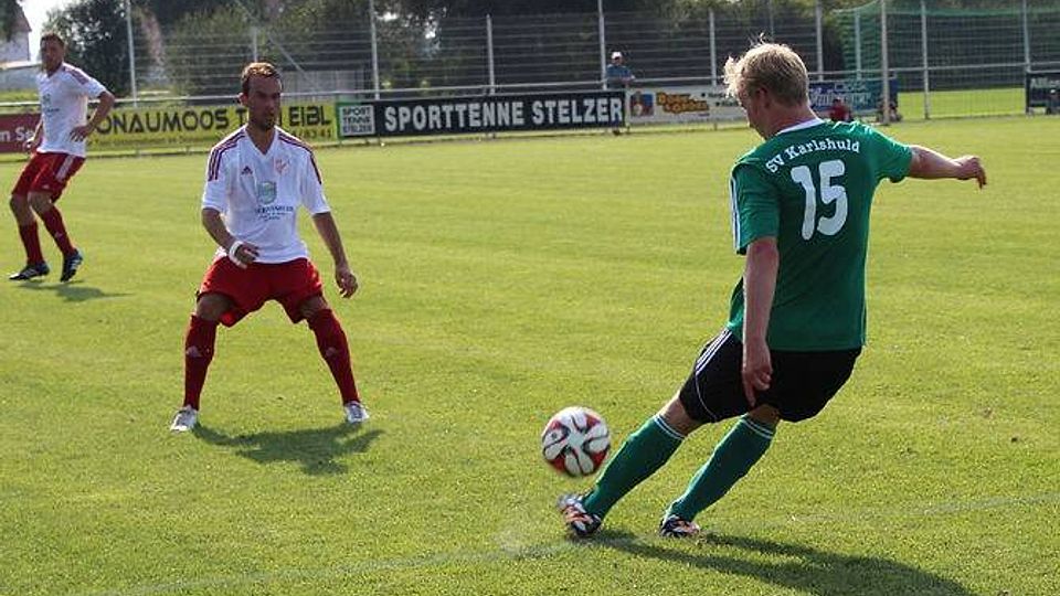 Der SV Sulzemoos (weiß) holte in Karlshuld beim 3: