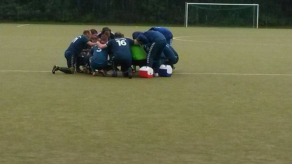 Glückliche Gräfelfinger im Mannschaftskreis nach d