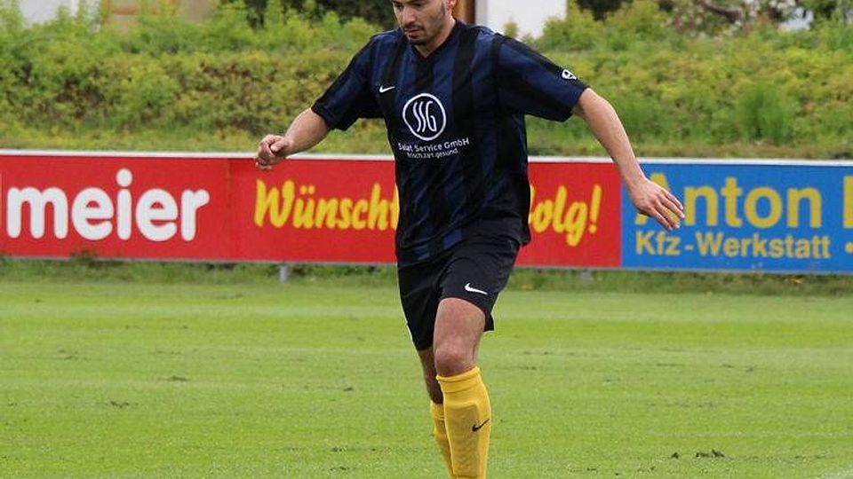 Der SV Sulzemoos (weiß) verlor beim FC Moosinning