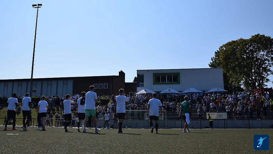 Der VfB Speldorf steigt in die Landesliga auf: Fotos: Eichholz
