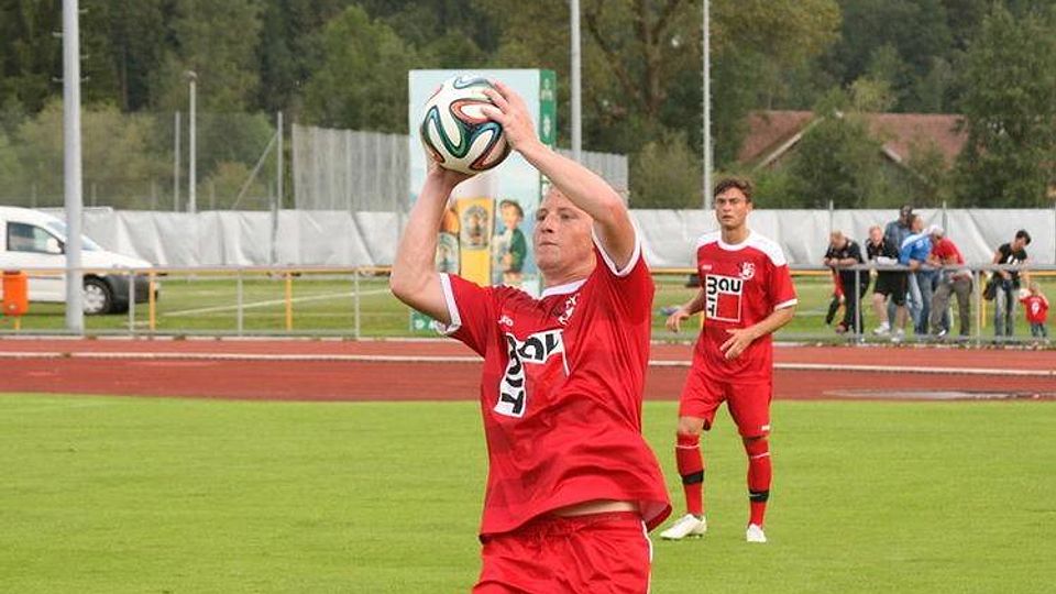 Der 1. FC Sonthofen (rot) konnte sein Heimspiel ge