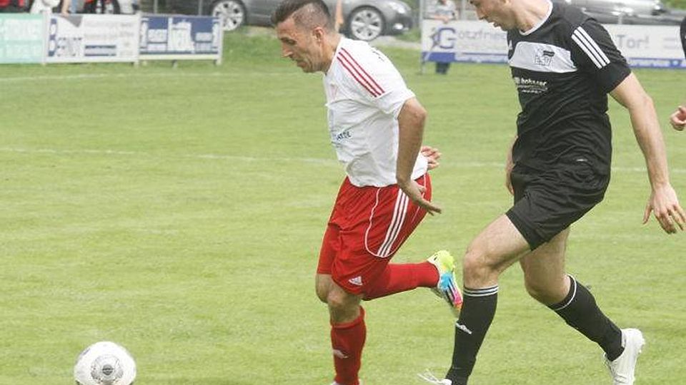 Der SV Sulzemoos (weiß) musste im Heimspiel gegen