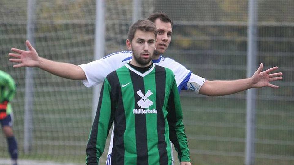 Der ASV Dachau II (weiß) gewann sein Heimspiel geg