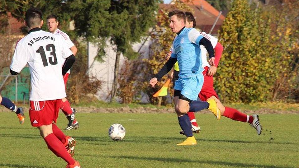 Der SV Sulzemoos (weiß) gewann sein Heimspiel gege