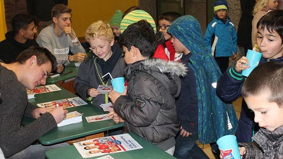 Haching besucht die Miesbacher Grundschule