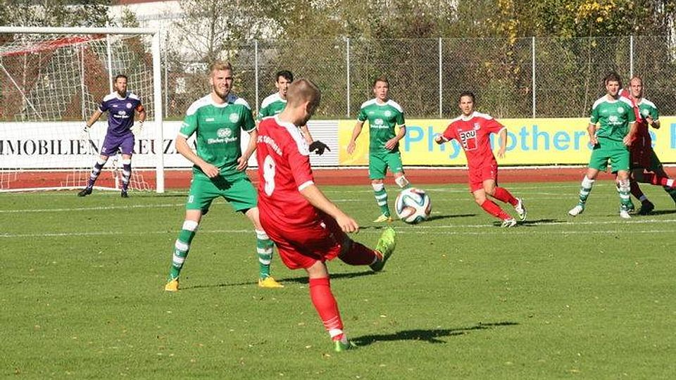 Der FC Sonthofen (rot) verlor sein Heimspiel gegen