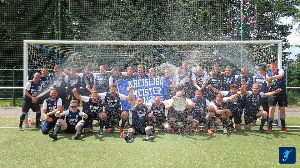 Der TSV Beyenburg feiert mit beiden Mannschaften die Meisterschaft - Kreisliga A und Kreisliga C. Foto: Privat