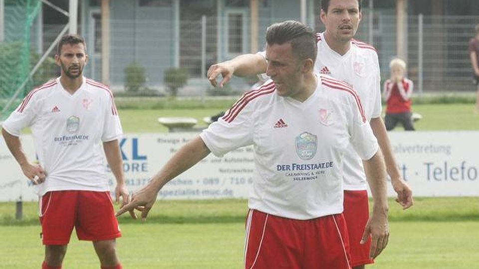 Der SV Sulzemoos (weiß) musste im Heimspiel gegen