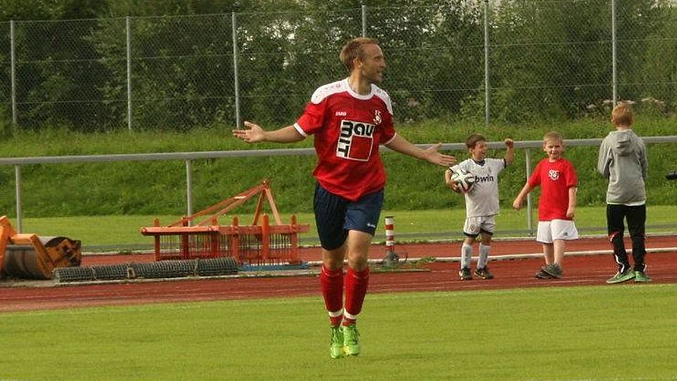Der FC Sonthofen (rot) gewann gegen den SV Pullach