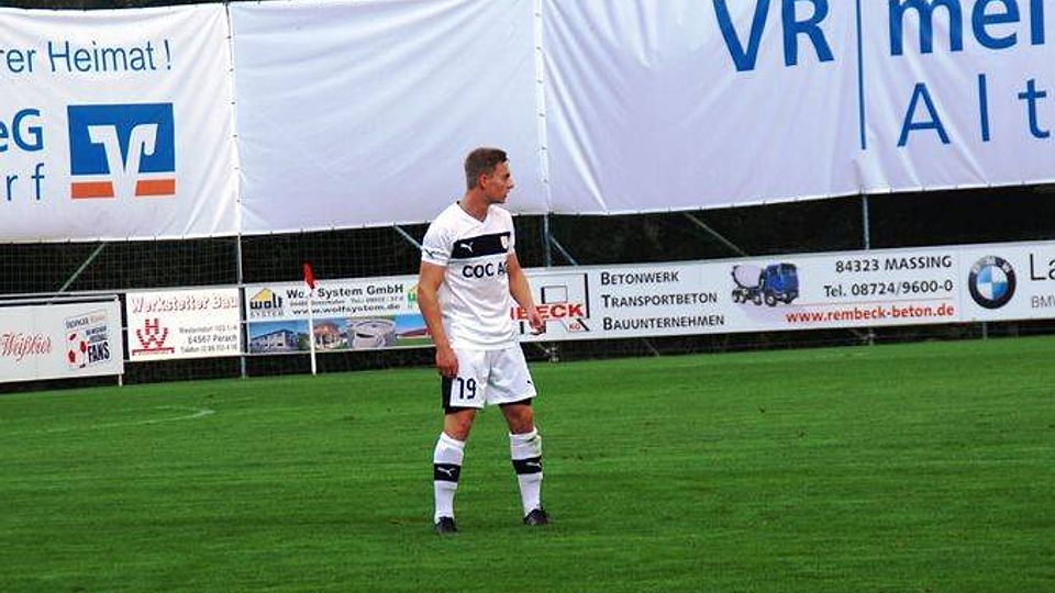 Erlbach (weiß) musste im Heimspiel gegen Türkgücü