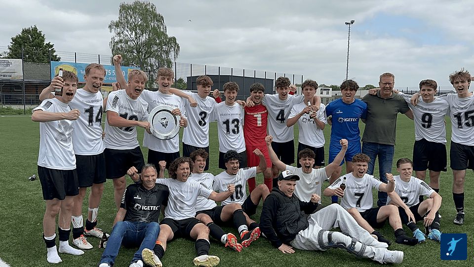 JSG SV/SGE Bedburg-Hau feiert Kreismeisterschaft der U19-Junioren. Fotos: privat