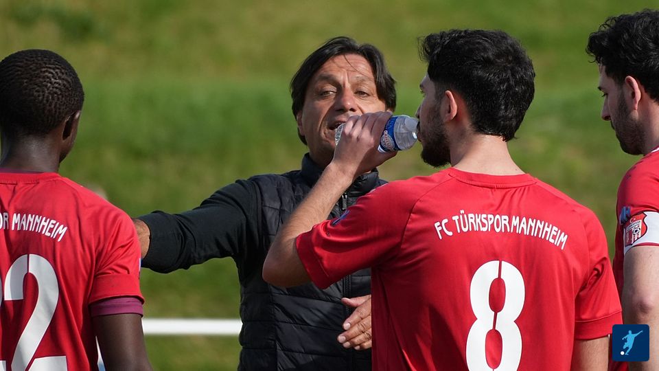 Mittelkreisansprache nach Abpfiff