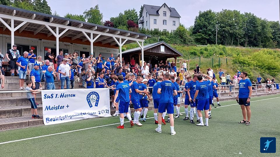 SuS Niederbonsfeld ist als Meister der Kreisliga A2 von Essen in die Bezirksliga aufgestiegen. Fotos via Stefan Kronen