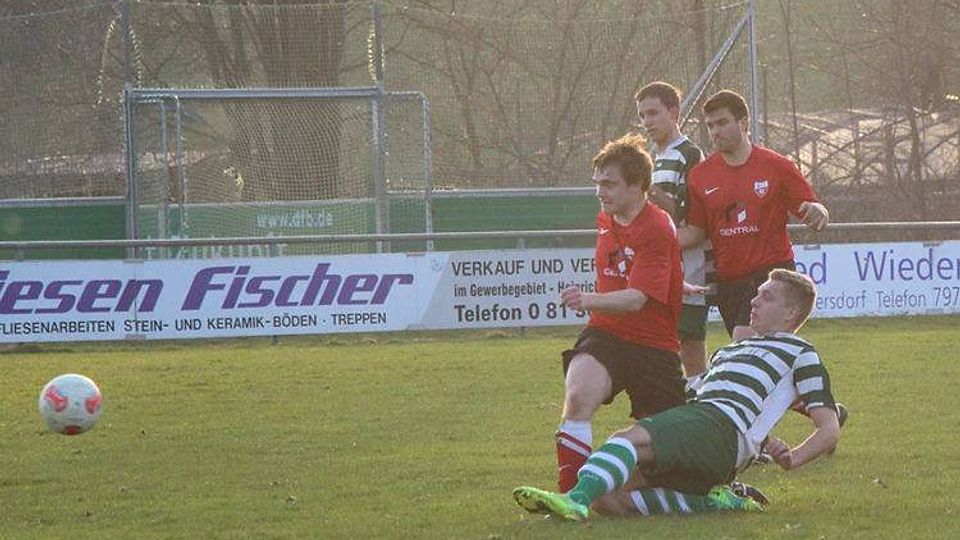 Der TSV Indersdorf (rot) hat sein Heimspiel gegen