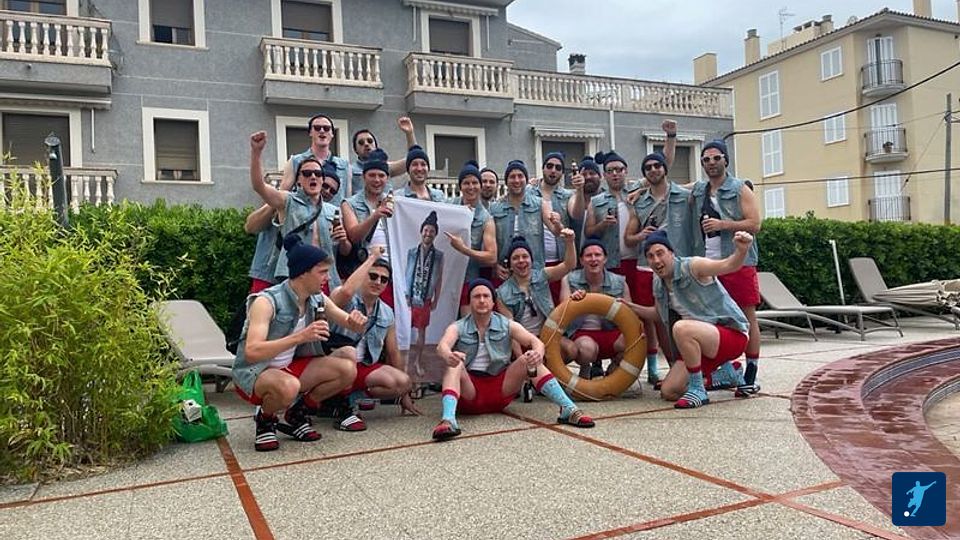 Der VfR Krefeld-Fischeln III feiert seine Meisterschaft in der Kreisliga B, Gruppe 3, wie gewohnt auf Malle! Foto: Suski