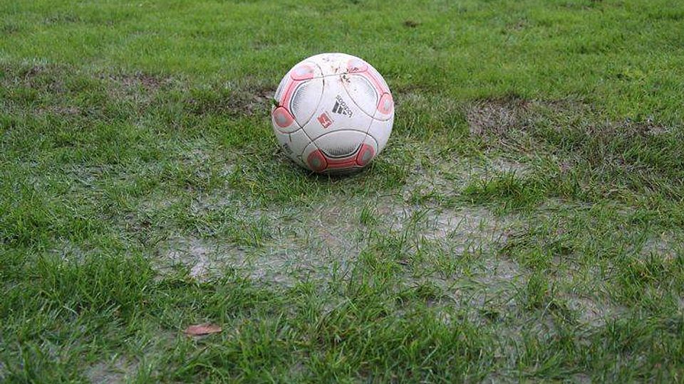 Der SV Sulzemoos (rot) gewann sein Heimspiel gegen