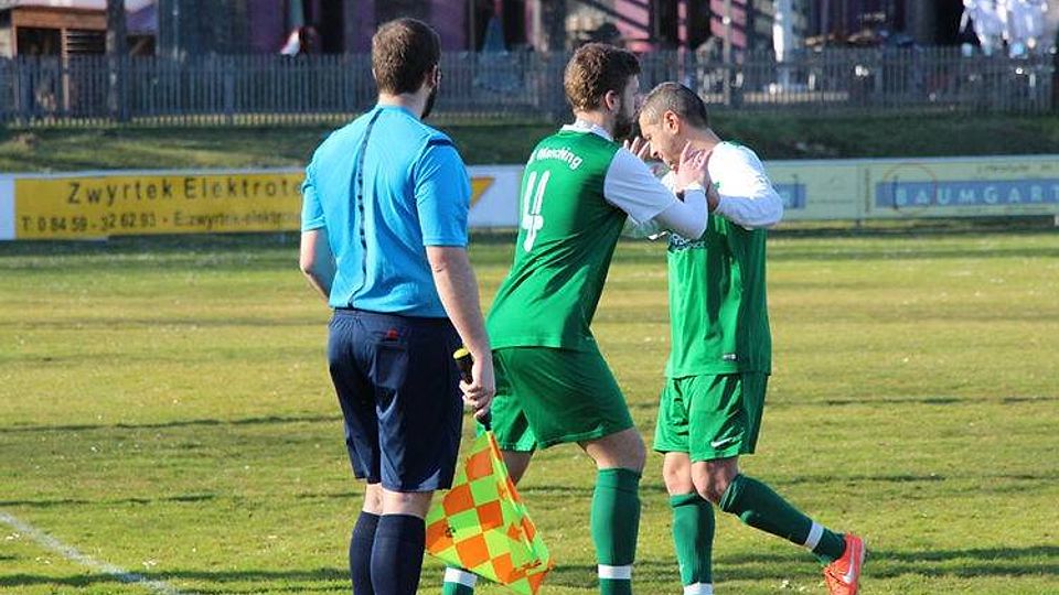Der SV Sulzemoos (weiß) und der SV Manching trennt