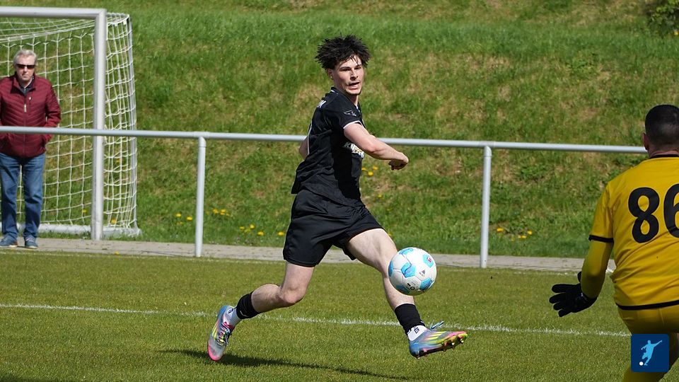 Torschuss zum 2:0 durch Erik Himmes