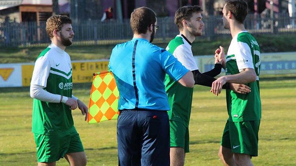 Der SV Sulzemoos (weiß) und der SV Manching trennt