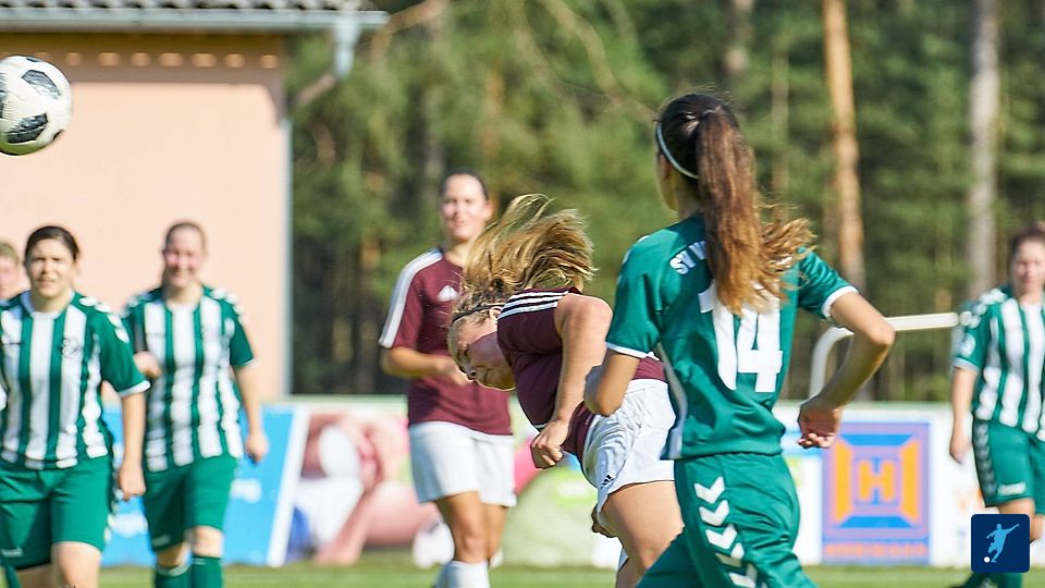 Selinas Flugkopfball zum 1:1 Ausgleich