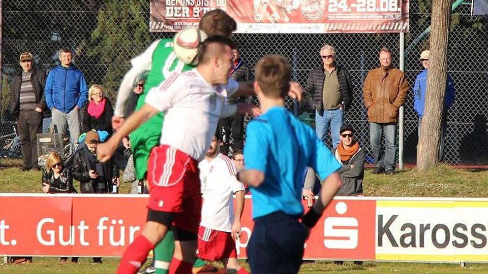 Der SV Sulzemoos (weiß) und der SV Manching trennt
