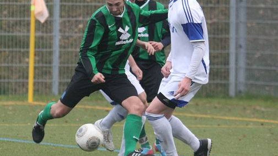 Der ASV Dachau II (weiß) gewann sein Heimspiel geg
