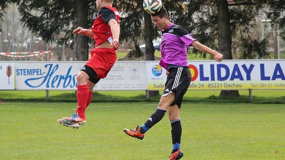 Der SV Günding (rot) gewann sein Heimspiel gegen d