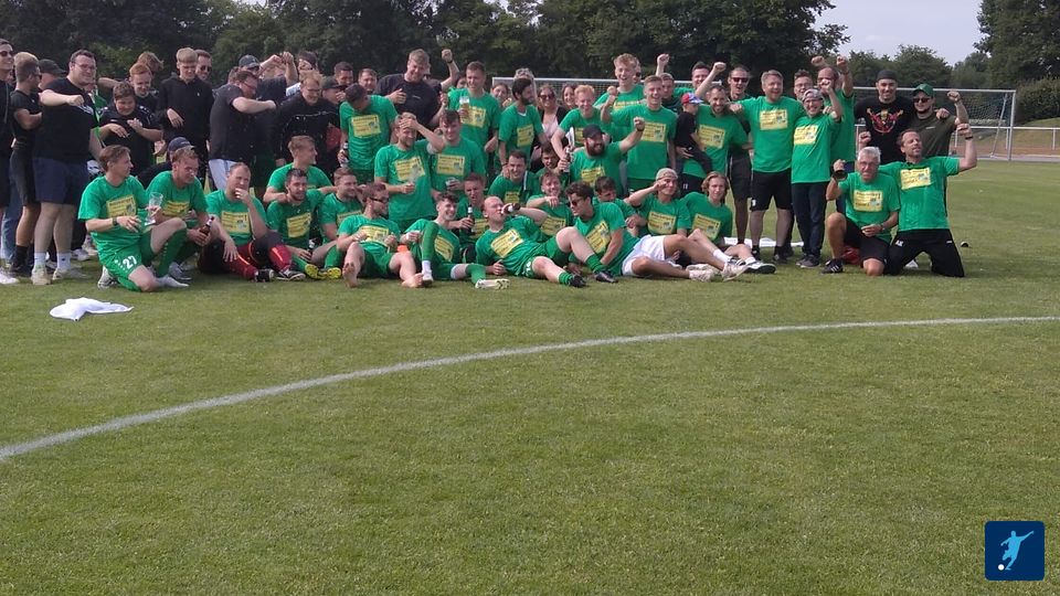 Als Meister der Kreisliga A steigt der Hülser SV in die Bezirksliga auf. Fotos via Gregor Stirke