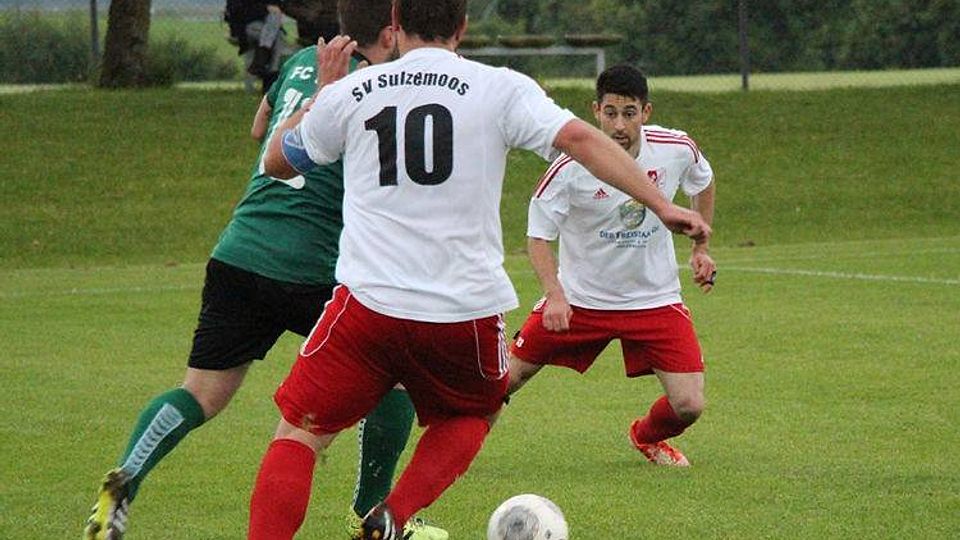 Der SV Sulzemoos (weiß) gewann sein letzes Heimspi