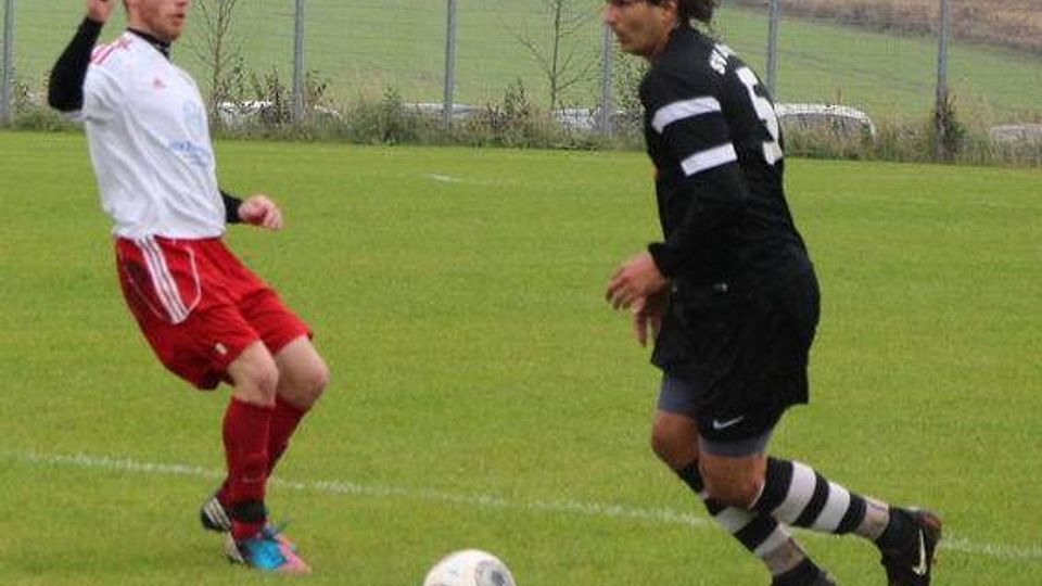 Der SV Sulzemoos (weiß) setzte sich im Heimspiel g