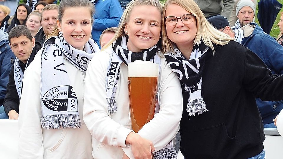 SV Neuhausen/Offenberg (Saison 2018/19): Alkohol und Frauen zur Meisterfeier, was will man(n) mehr?:-) Im letzten Heimspiel bombte man nochmal den Gegner aus Grafling mit 8:3 aus dem Stadion. (Foto: Rindler)